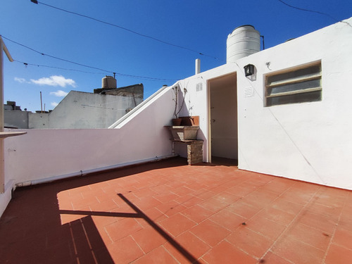 Ph En Venta. Casa De Pasillo. Un Dormitorio.