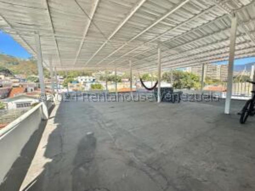 #24-20536 Espectacular Casa Bifamiliar En Vista Alegre