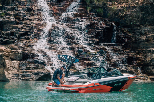 Lancha Ventura 220 Surf 2025 Wake Masterboat Malibu