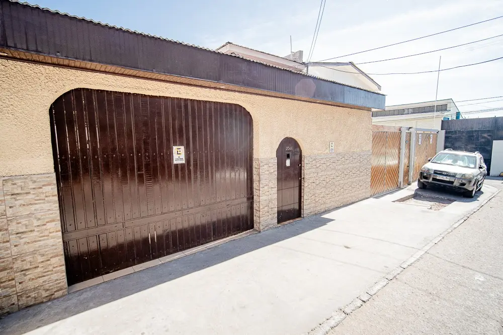 Imagen 5 de 19 de Casa En Venta En Psje Teno Con Jardín