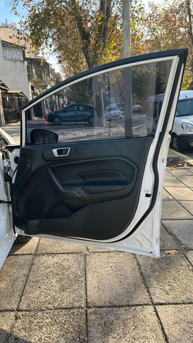 Ford Fiesta Kinetic 1.6 Titanium Powershift 120cv