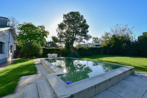 Casa Venta City Bell 3 Dormitorios Pileta Quincho