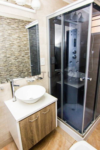 Venta Casa 4 Ambientes, Castelar Norte Excelente Chalet Reciclado A Nuevo En La Mejor Zona De Cast..