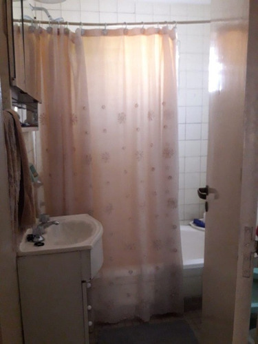 Imagen 8 de 11 de Permuta - Casa Tipo Ph De 4 Ambientes En Venta - Castelar Norte