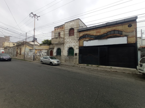 Imagen 2 de 30 de Local En Alquiler En El Centro De Barquisimeto, Carrera 18, Pie De Calle, Via Transitable, Código Flex 23-24114, Dds, 29/03