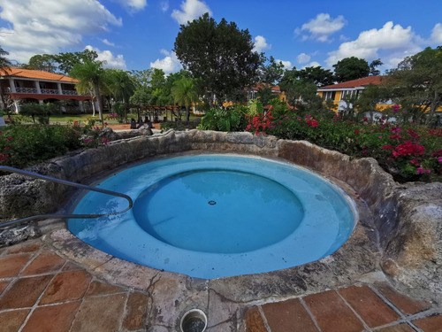 Apartamento De 2 Habitaciones En Las Brisas Guavaberry - Juan Dolio, Con Jardin