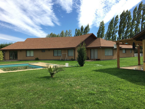 Casa En Venta, Seminueva De 4 Dorm. A 10min De L.a.