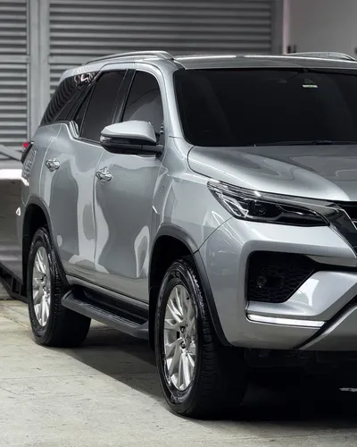 Toyota Fortuner 2.4 SRV At 7Ps