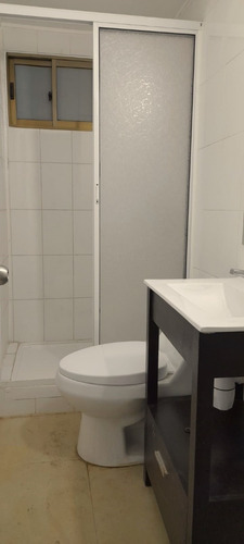 Imagen 8 de 14 de Casa De 1 Piso Av. Santa Amalia & Av Colombia