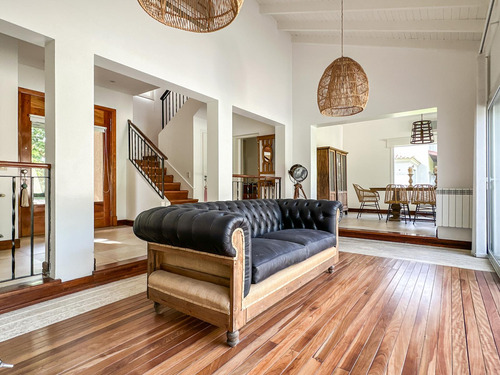 Casa En Venta Barrio Los Jazmines, Pilar Del Este
