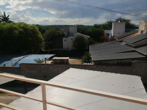 Oportunidad Dueño Vende Por Viaje, Cómodo Dúplex 3 Ambientes Con Cochera.