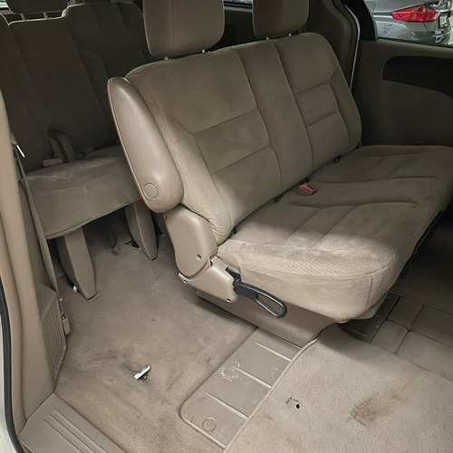 Imagen 9 de 12 de Chrysler Town & Country 2014 3.6 Lx Automática