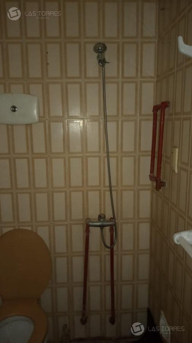 Apartamento - Cordón Mono De 40m², Division, Gc: Aprox 2900$ Porteria 24hs
