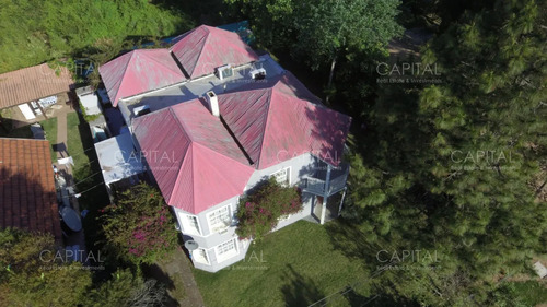 Casa De Cinco Dormitorios En Alquiler - En La Barra Punta Del Este