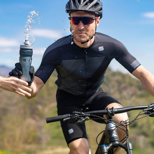 Imagem 2 de 2 de Caramanhola / Garrafa Térmica Flexível Icefly 500ml Verde