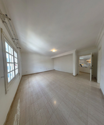 En Alquiler Casa 1.800m2 6h+3s/9b/5p Los Naranjos