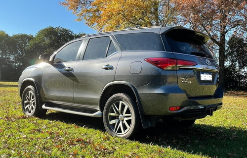 Imagen 2 de 3 de Toyota Hilux 2.8 Cd Srx 177cv 4x4 At 2017