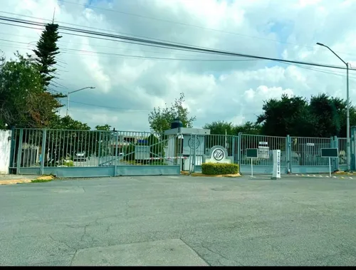 Fraccionamiento Con Acceso Controlado Y A Unos Minutos Del Aeropuerto