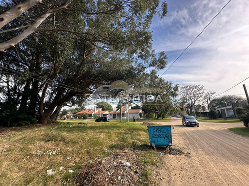 Excelente Oportunidad De Terreno En Venta, Ubicado En Atlántida A 3 Cuadras Del Centro. Inm Atlántida
