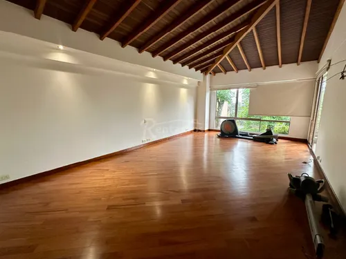Casa En Arriendo En Loma Benedictinos. Cod A776027