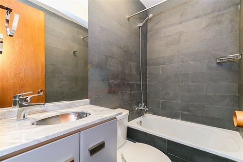 Imagen 21 de 30 de Casa En Venta De 2 Dorm. En Las Condes