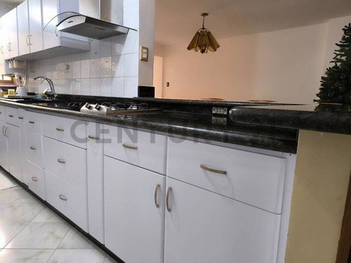 Hermoso Apartamento Ubicado En Una Zona Tranquila Y Segura De La Ciudad