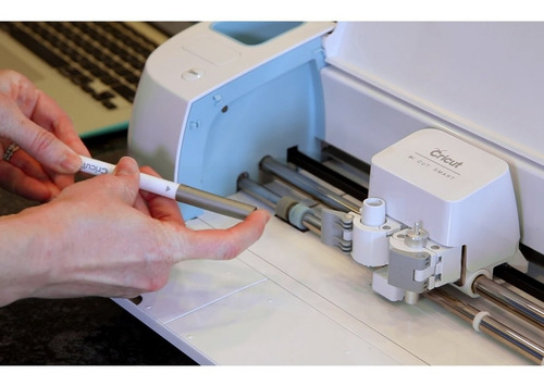 Imagen 2 de 2 de Plumas Oro Cricut (5 Pz)