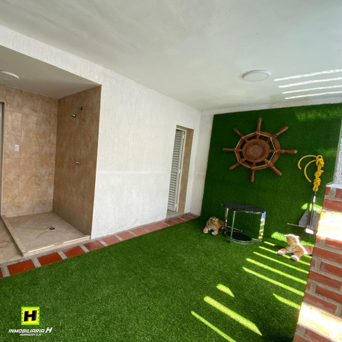 Imagen 4 de 14 de En Venta Amplia Casa Con Piscina Privada En Playuela Tucacas