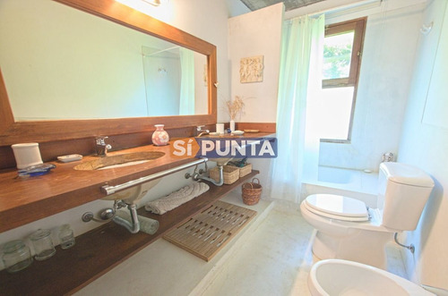 Imagen 18 de 30 de Casa En Venta De 4 Dormitorios En Punta Piedras A Metros Del Mar