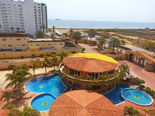 Apartamento En El Sector Dumar En Venta