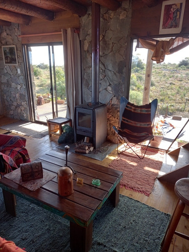 Casa De Piedra, 3 Plantas 2 Decks 3 Dormitorios, 2 Baños.