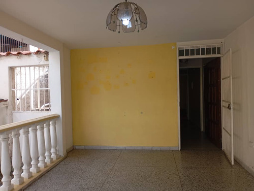 Mariana Vende Casa En La Esmeralda Yule