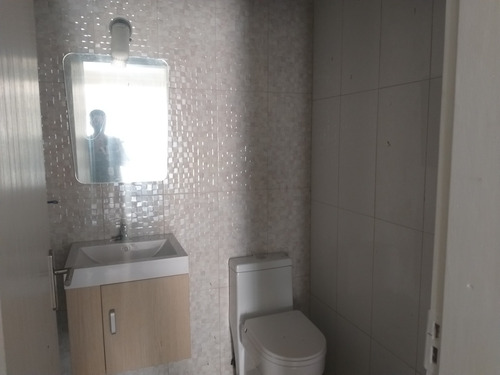 Imagen 9 de 12 de Townhouse En Margarita, Urb Costa Azul. Amplio, Cómodo
