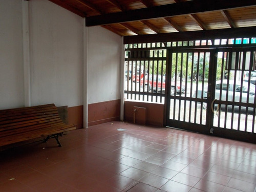 San Bernardo, Venta Amplia Casa Estilo Chalet Retasada