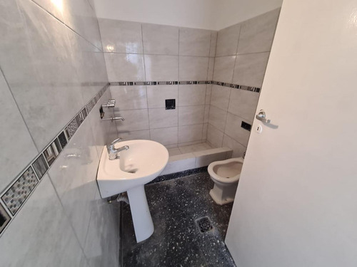 Imagen 9 de 12 de Ph 2 Ambientes C/ Entrada De Auto Y Patio - 43 M² Edificado. - San Justo