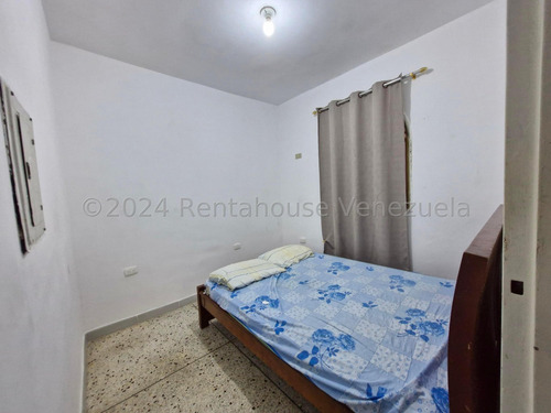 Casa En Venta En Villas De Aragua Maracay 25-1012 Irrr