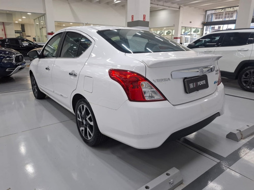 Nissan Versa 1.6 16V FLEXSTART UNIQUE 4P XTRONIC