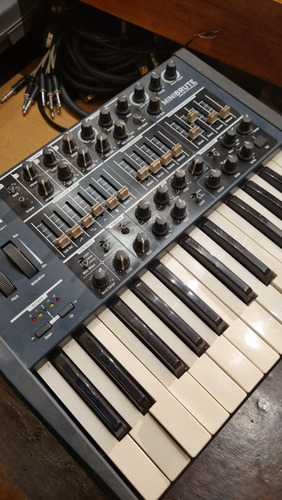 Imagen 6 de 6 de Arturia Minibrute Usado