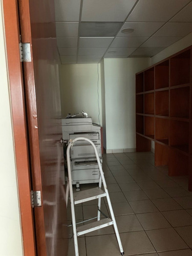 Oficinas En Torre Quadrata