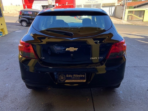 Imagem 6 de 10 de Chevrolet Onix Hatch 1.4 4p Flex Ltz