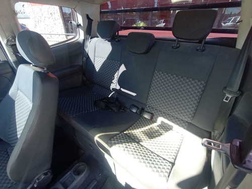 Imagen 8 de 13 de Volkswagen Saveiro 1.6 L/13 Aa+ps 2015