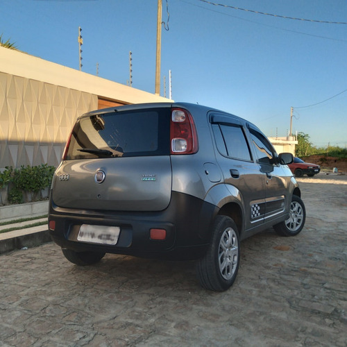 Imagem 2 de 11 de Fiat Uno Vivace Celebration