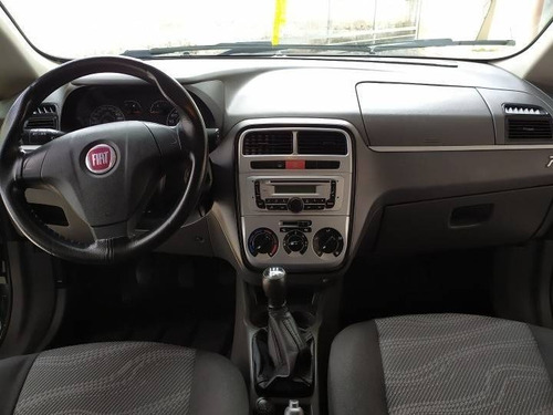 Fiat Punto 1.4 Attractive Italia 8v Flex 4p Manual