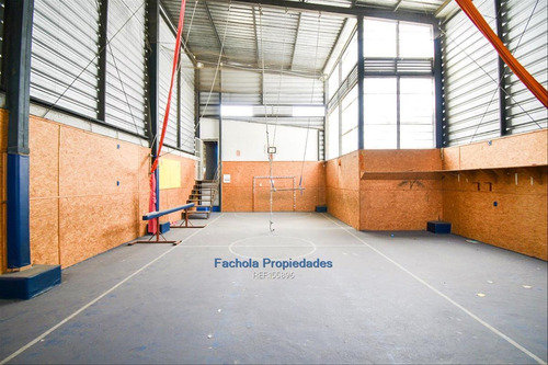 Vende O Alquila Local De 3 Niveles, 12 Habitaciones,
