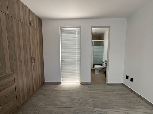 Casa En Privada, Ubicada A Un Costado Del Outlet De Punta Norte.