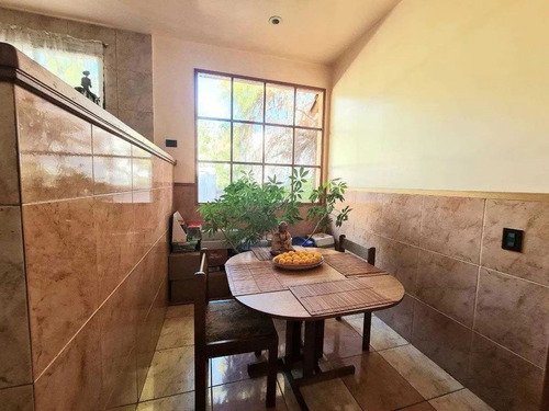 Casa En Venta De 4 Dorm. En Las Condes