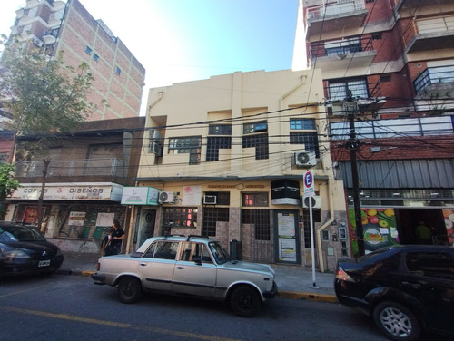 Edificio Para Consultorios / Oficinas