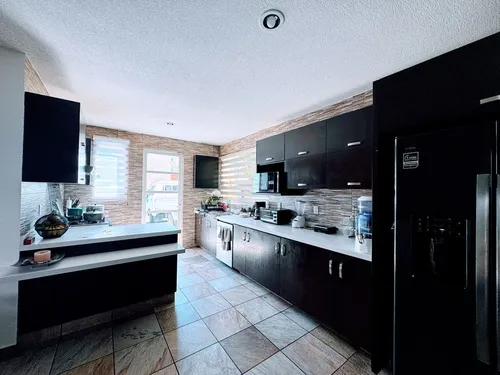 Casa Venta Residencial Por Ave. Tecnológico Las Torres, Por La Estación Del Tren Toluca- Santa Fe, Estación Metepec.