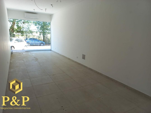 Imagen 4 de 7 de Local - Random Premium