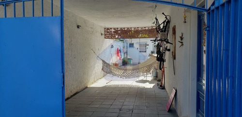Imagem 2 de 15 de Casa Térrea, Confortável, Com Jardim Frontal Com Árvores Frutíferas, Com 3 Dormitórios E 4 Vagas . - Tw15952